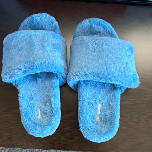Vionic Women's Blue Fuzzy Slippers - Picture 8 of 9